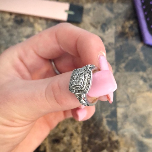 Diamond Engagement ring from ZALES - Picture 5 of 5